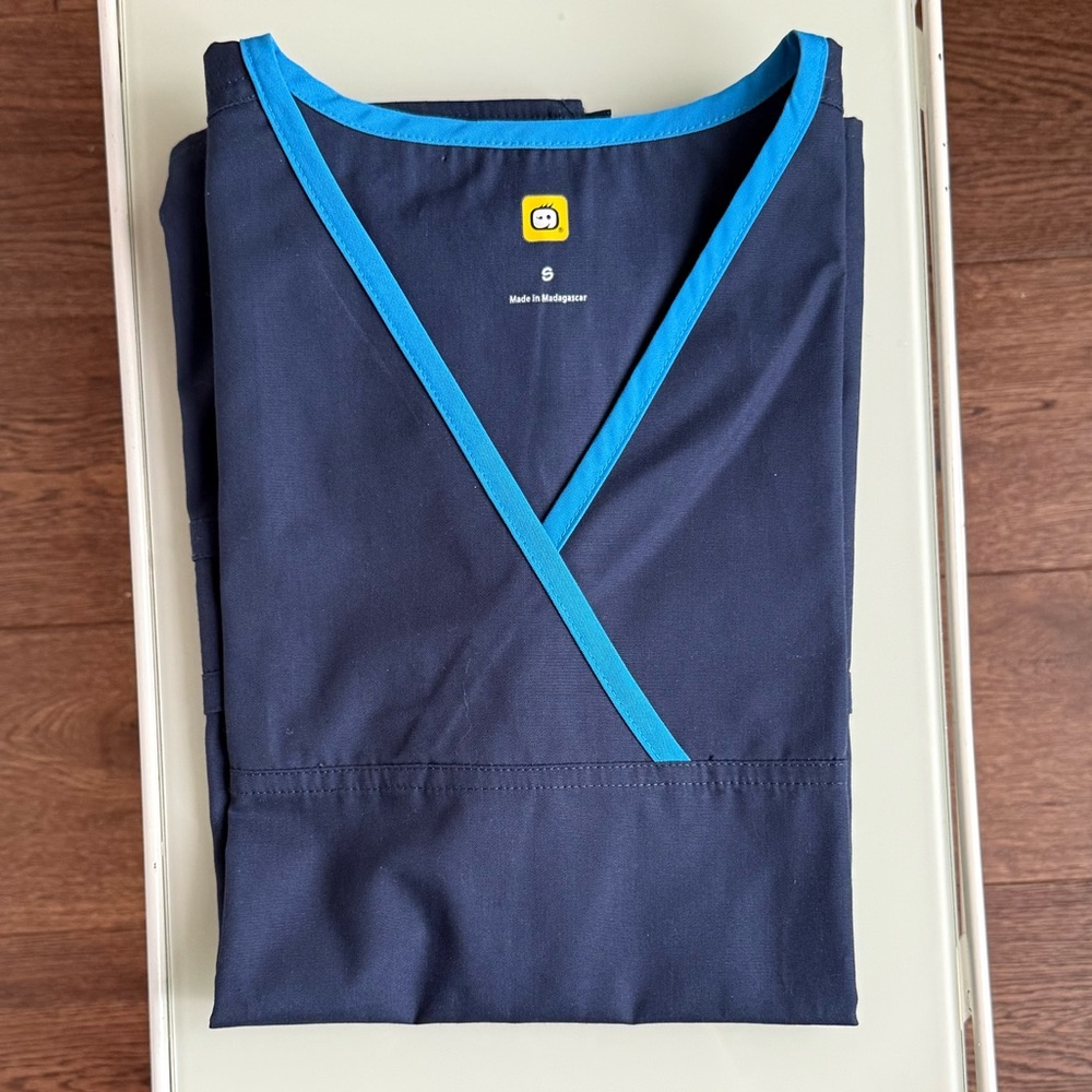 WonderWink 5-pocket Woman Scrub Top